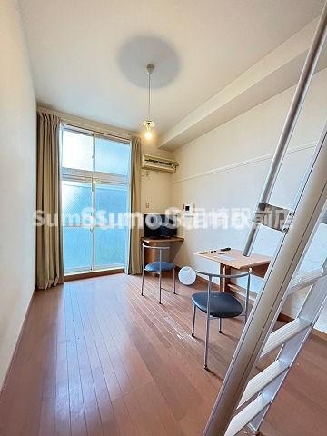 物件内観写真14　(ゆったりとしたリビングです)