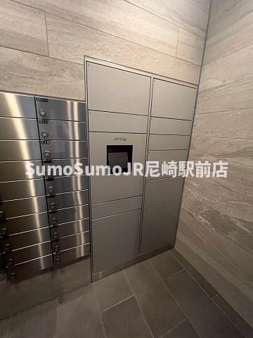 物件内観写真4　(便利な宅配ボックス完備♪)