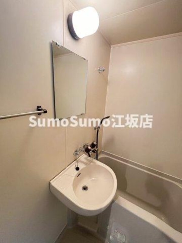 洗面・脱衣所(明るい洗面所です)