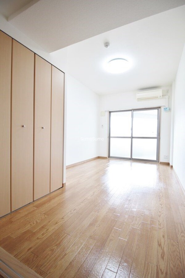 寝室(落ち着いて過ごせるお部屋なので、寝室にいかがでしょうか)