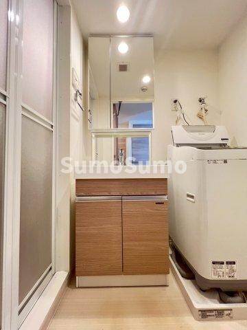 物件内観写真8　(ゆったりとスペースのある洗面所)