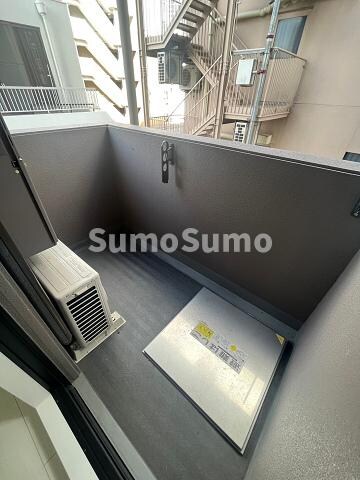 物件内観写真10　(広々としたバルコニーです)