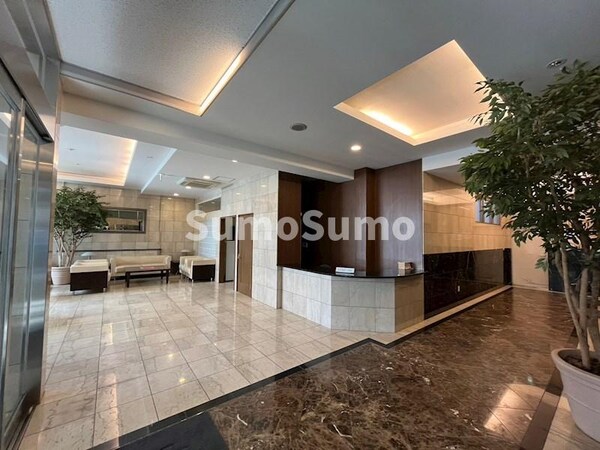 ロビー・ラウンジ(建物の内部です)