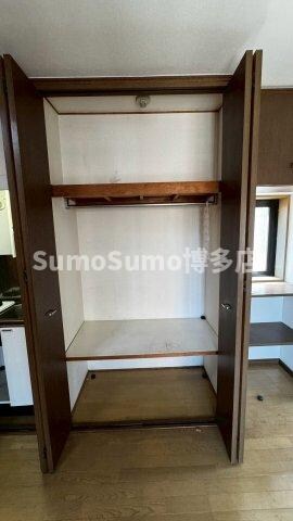 物件内観写真7　(収納スペース豊富です)