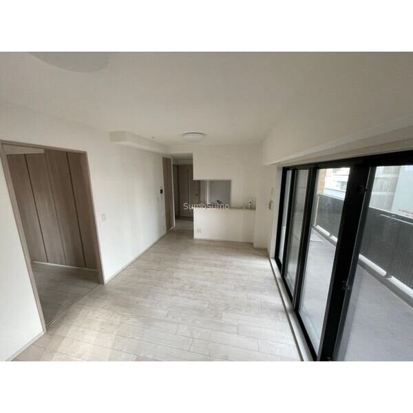 物件内観写真5　(おしゃれな居間です)