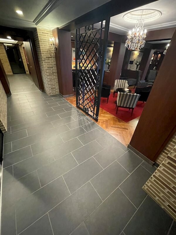 物件外観写真3　(清潔なロビーです)