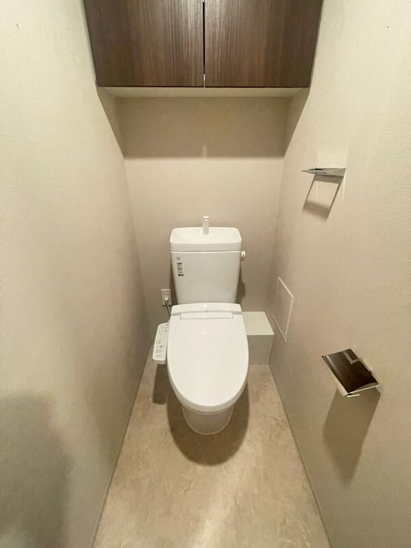 物件内観写真11　(ゆったりとした空間のトイレです)