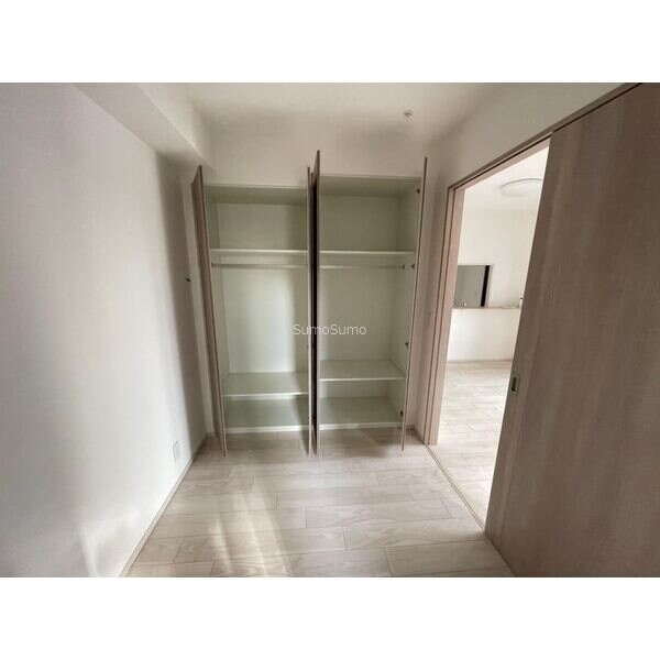 物件内観写真12　(たっぷりとした収納スペースです)