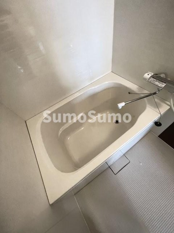 浴室(コンパクトで使いやすいお風呂です)