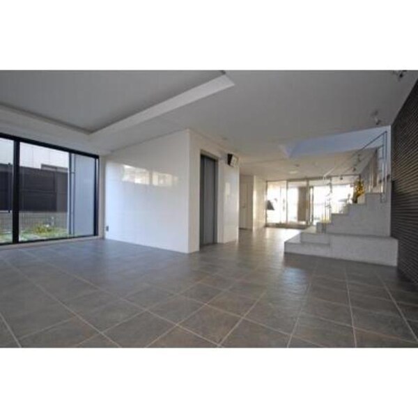 ロビー・ラウンジ( )