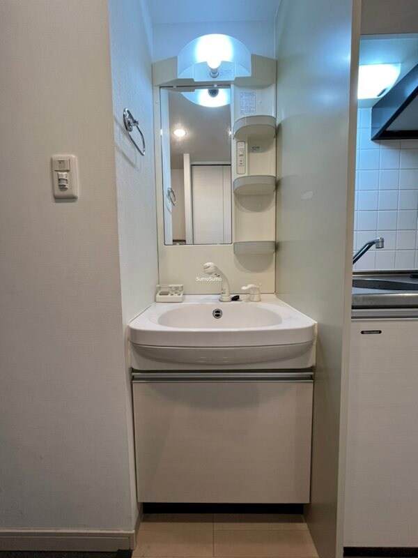 物件内観写真10　(コンパクトで使いやすい洗面所)