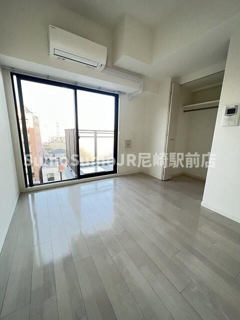 物件内観写真6　(ゆったりとした居間です)