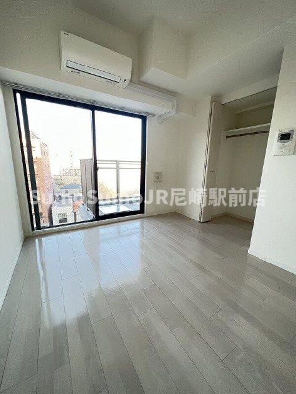 居室(ゆったりとした居間です)