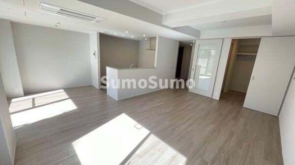 居室(使いやすいリビングです)