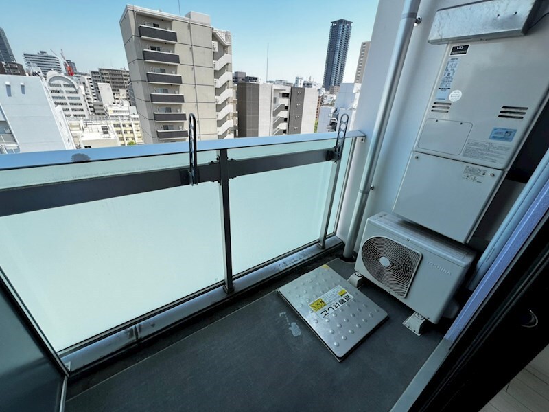 物件内観写真9　(お洗濯にも便利なバルコニー付き)