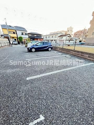 物件外観写真2　(駐車場完備です)