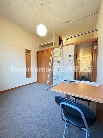 物件内観写真5　(ゆったり過ごせるリビングです)