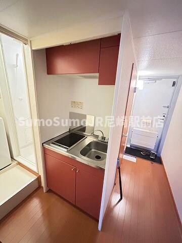 物件内観写真6　(コンパクトなキッチンで掃除もラクラク)