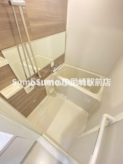 物件内観写真8　(コンパクトで使いやすいお風呂です)