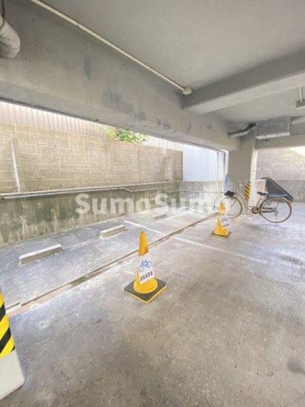 駐車場(駐車場に車を止められます)