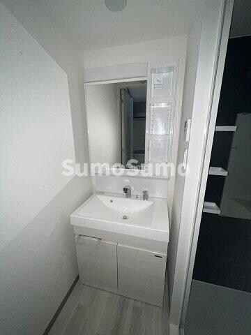 物件内観写真15　(ゆったりとスペースのある洗面所)