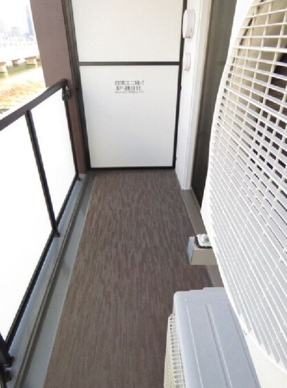 物件内観写真10　(広々としたバルコニーです)