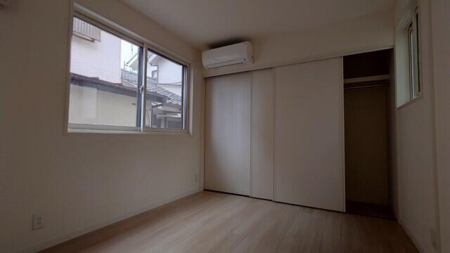 物件内観写真3　( )