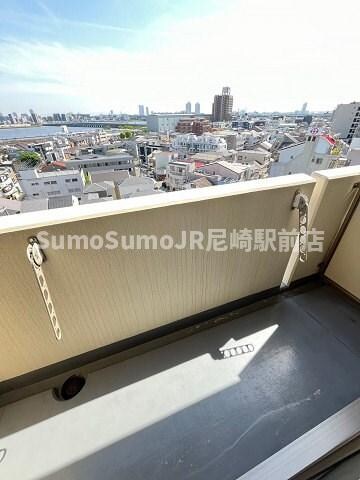 物件内観写真7　(バルコニーからの眺めを楽しみながら食事をしませんか)