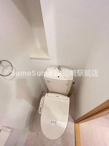 物件内観写真9　(落ち着いた色調のトイレです)
