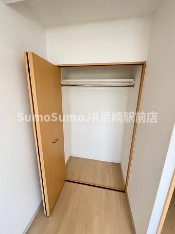 物件内観写真12　(収納豊富です)