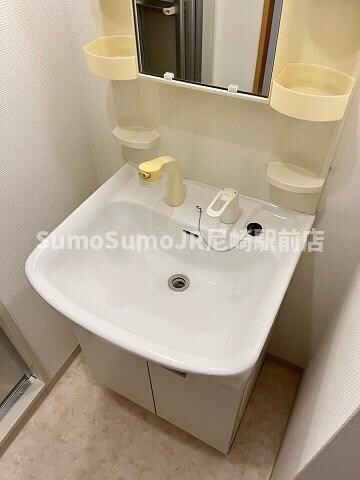 物件内観写真18　(使いやすい独立洗面台です)