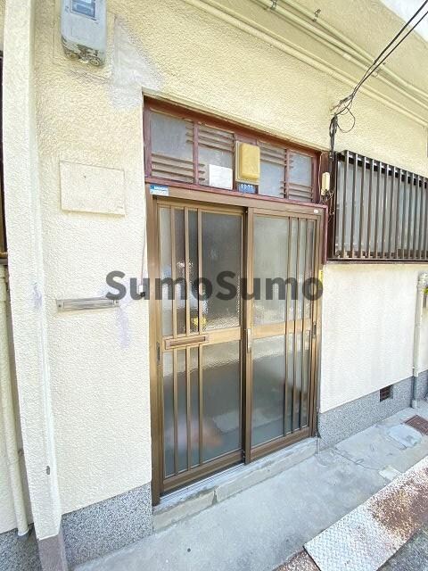 物件外観写真2　(エントランスです)