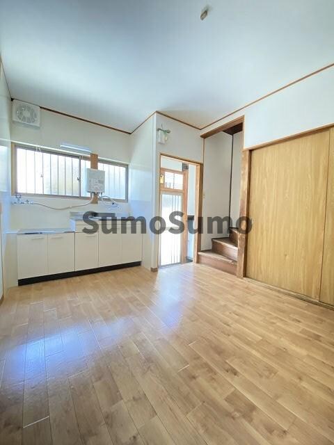 物件内観写真4　(使いやすい居間です)