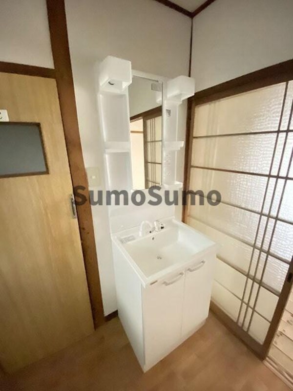 洗面・脱衣所(忙しい朝には欠かせない洗面所です)
