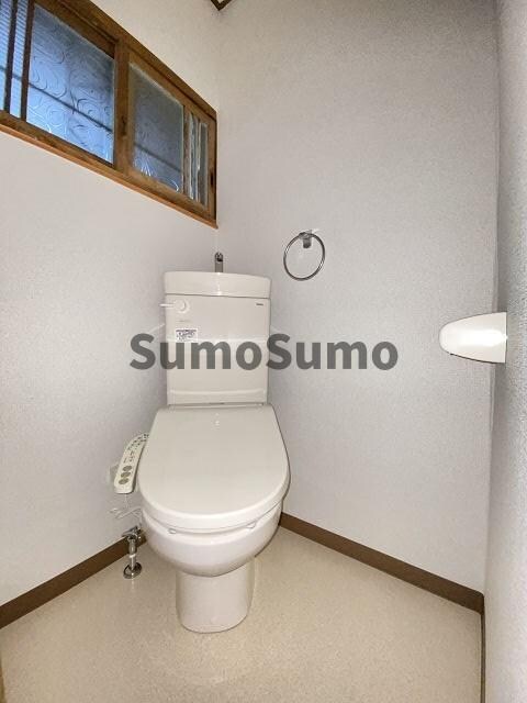 物件内観写真10　(ゆったりとした空間のトイレです)