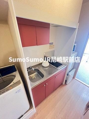 物件内観写真7　(コンパクトなキッチンで掃除もラクラク)