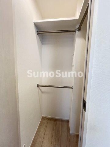 物件内観写真5　(大きなスペースがあり、収納には困りません)