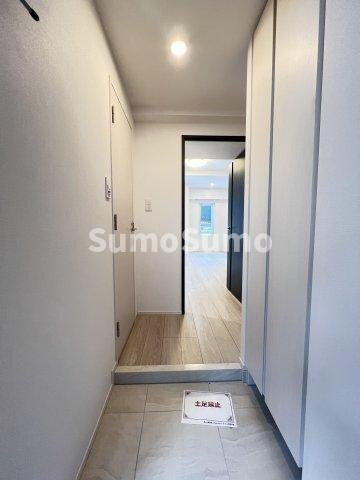 物件内観写真9　(明るい玄関です)