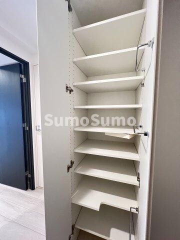 物件内観写真10　(専用の収納スペースです)