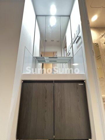 物件内観写真13　(独立洗面台、朝の身支度には欠かせません)