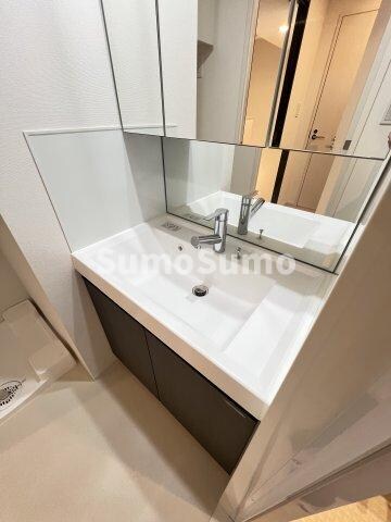 物件内観写真14　(独立洗面化粧台が付いています)