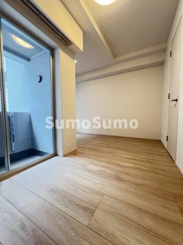 物件内観写真26　(明るい洋室です)