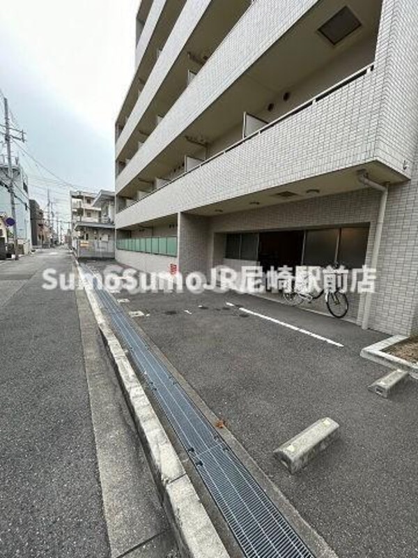 駐車場(駐車場です)
