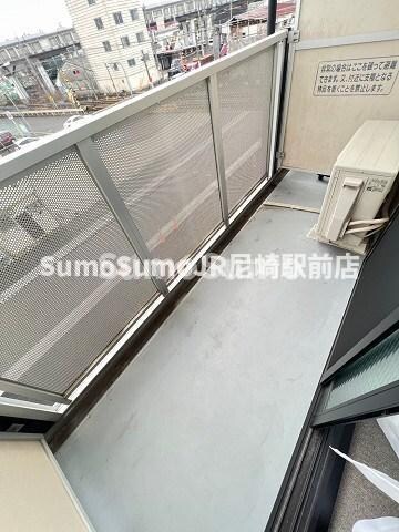 物件内観写真8　(バルコニーからの眺めを楽しみながら食事をしませんか)