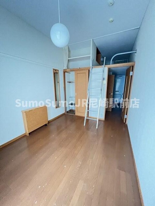 居室(ゆったりとした居間です)