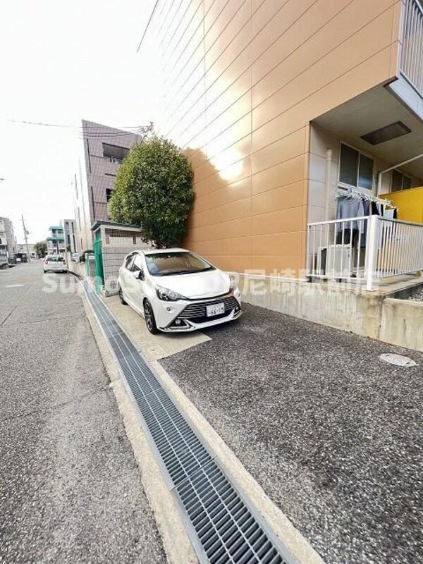 駐車場(駐車場です)