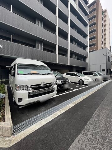 物件外観写真4　(駐車場に車を止められます)