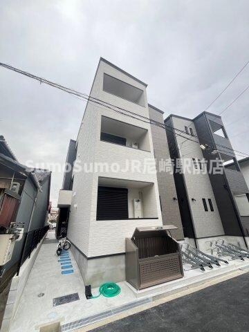 物件外観写真1　(外観もきれいです)