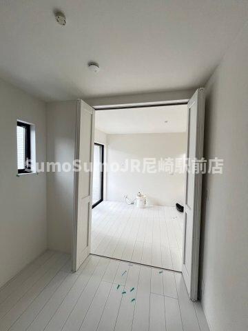 物件内観写真10　(おしゃれな居間です)