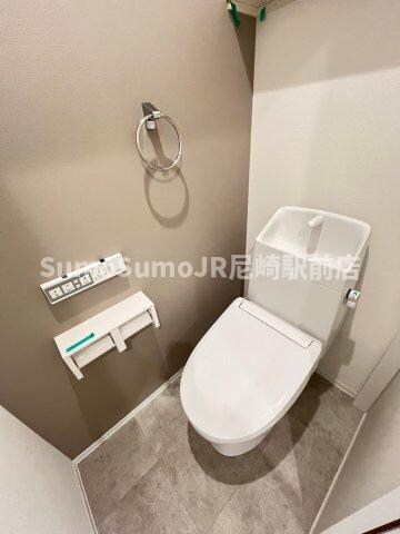 物件内観写真12　(ゆったりとした空間のトイレです)